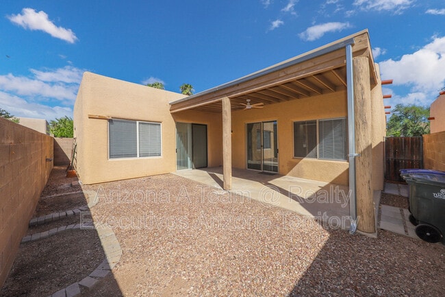 Building Photo - 1589 E Painted Colt Loop
