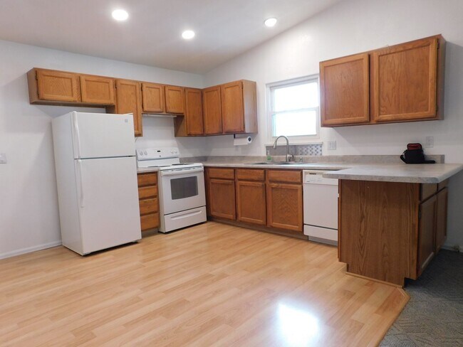 Building Photo - 1527-M 1/8 M 1/8 Rd