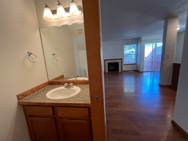 Building Photo - 3-Bedroom, 2-Bath, 1454sq ft Home!