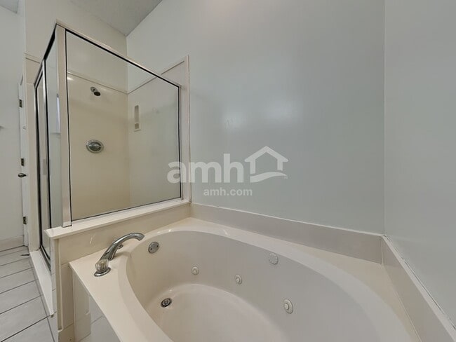 Building Photo - 3864 Lake Village Cv