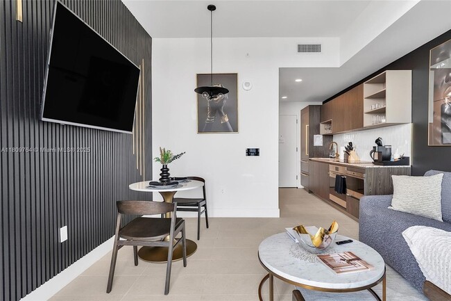 Building Photo - 601 NE 1st Ave