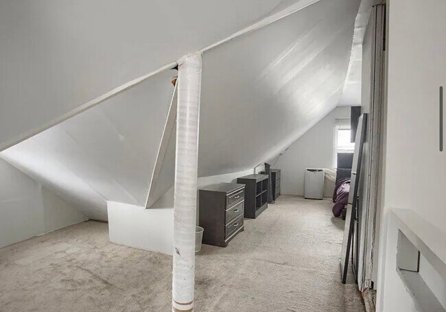Building Photo - 2615 Penbrook Ave