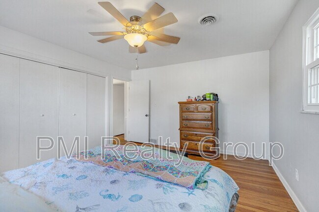 Building Photo - 607 Castle Blvd