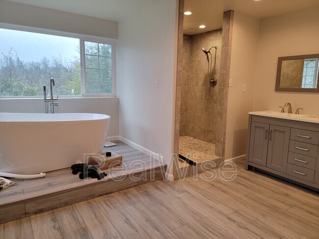 Building Photo - 344 W Selmar Ct