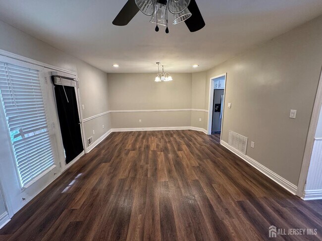 Building Photo - 10 Cosgrove Ct