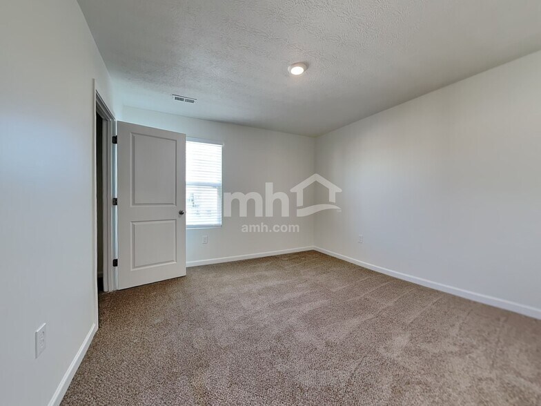 Building Photo - 912 Nelson Pl