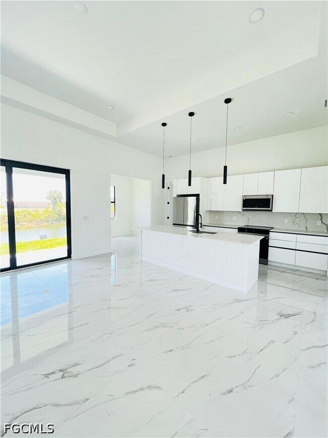 Building Photo - 1422 NE 20th St