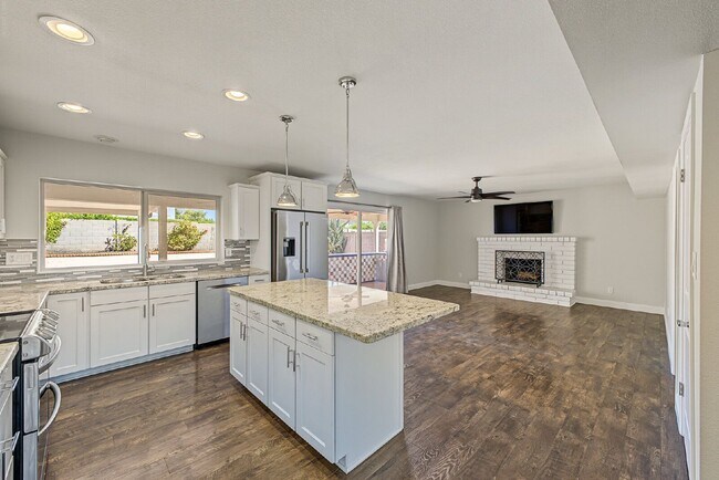 Building Photo - 13015 N 49th Pl