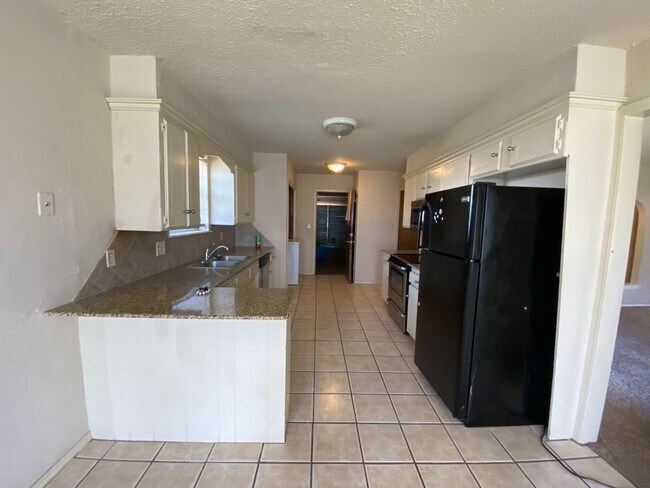 Building Photo - Very Nice 3 bedroom 2 bath home in Edmond ...