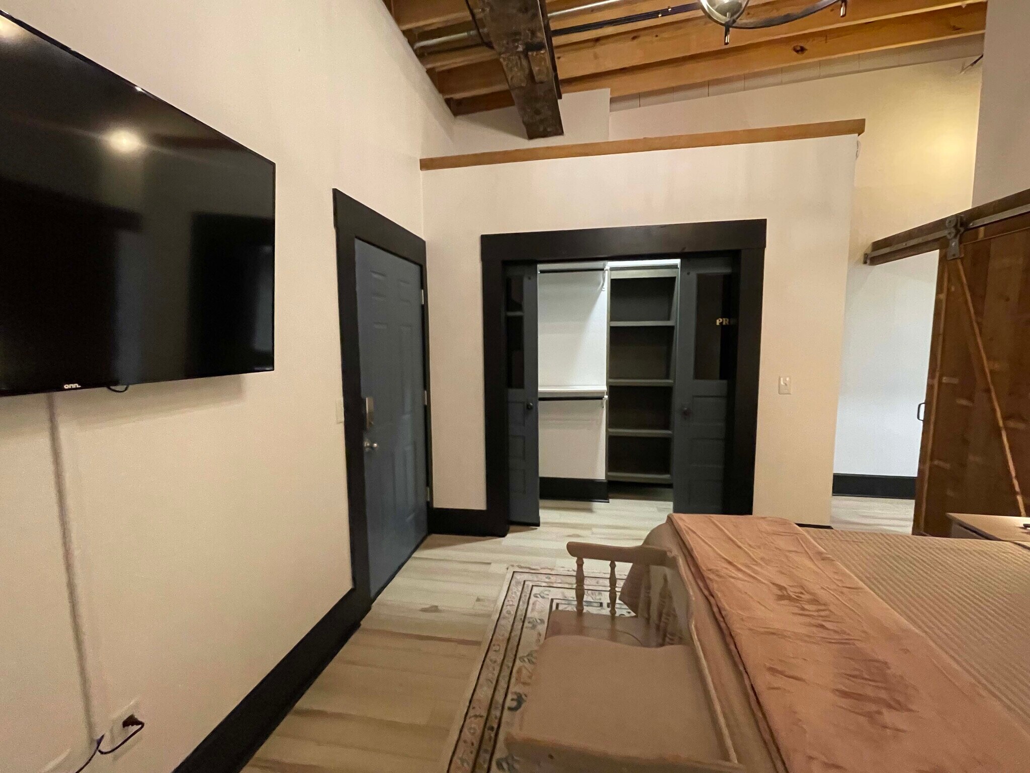 Building Photo - 719 S. Baker St.