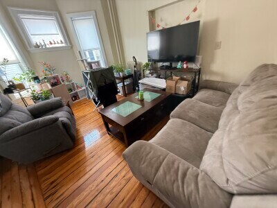 Primary Photo - 102 Sydney St