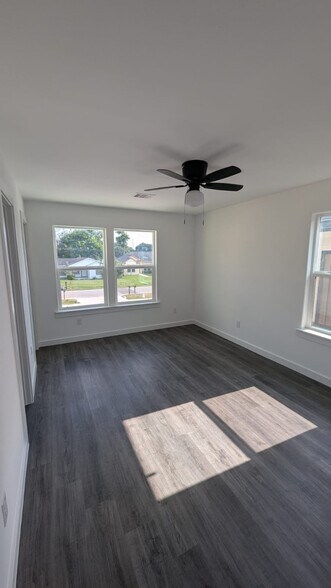 Building Photo - 2310 Wavell St