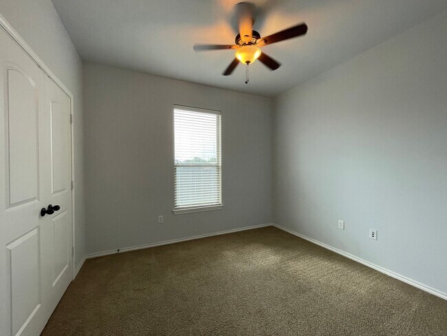 Building Photo - Townhome for rent