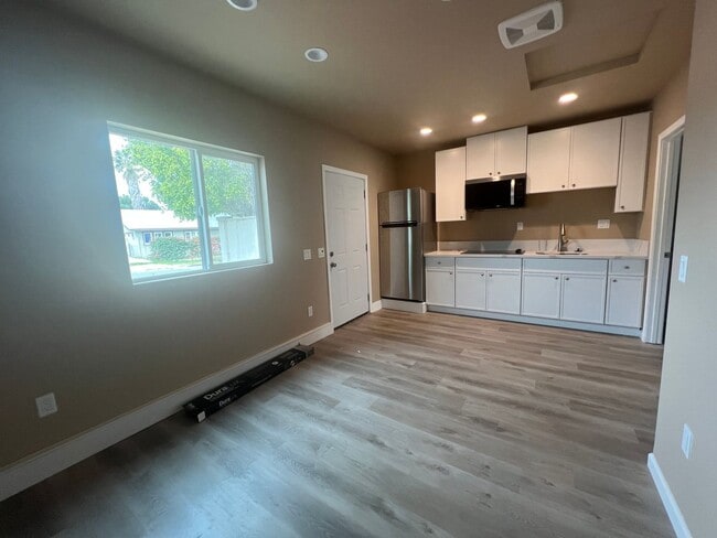 Building Photo - Brand new 1 bedroom with all utilities included!