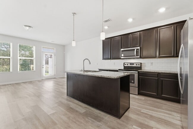 Building Photo - Murfreesboro Townhome