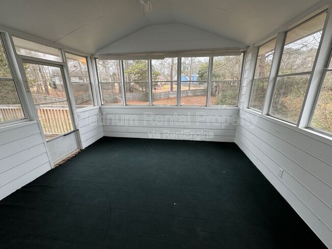 Building Photo - 2990 Summit Ridge