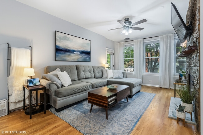 Building Photo - 301 W Goethe St