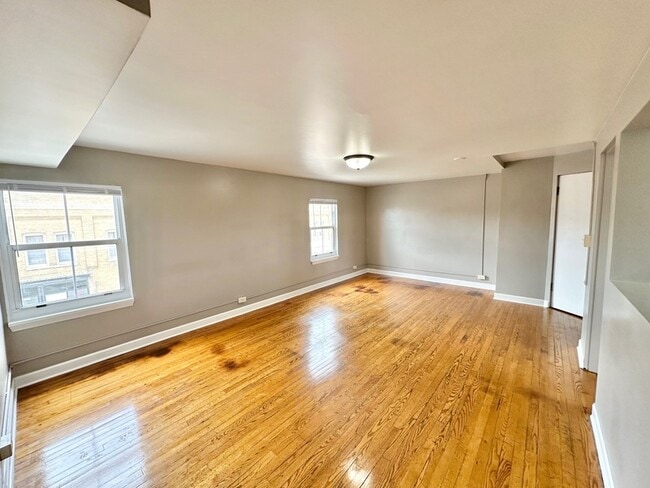 Building Photo - 104 E Sumner St