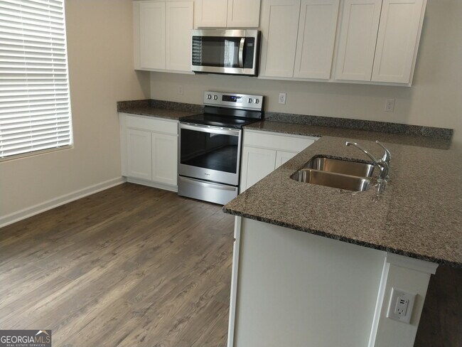 Building Photo - 51 Lk Ter Dr