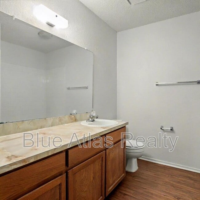 Building Photo - 7016 Lincoln Dr
