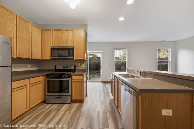 Building Photo - 4051 Blackstone Dr