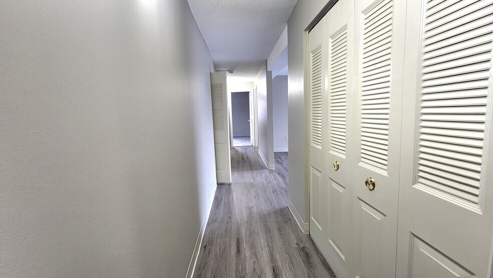 Building Photo - 77 N Point Dr