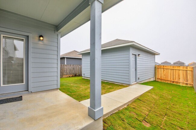 Building Photo - 112 Eagle Lake Dr