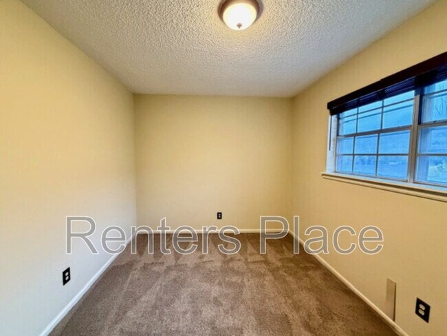 Building Photo - 5724 E 65th Pl