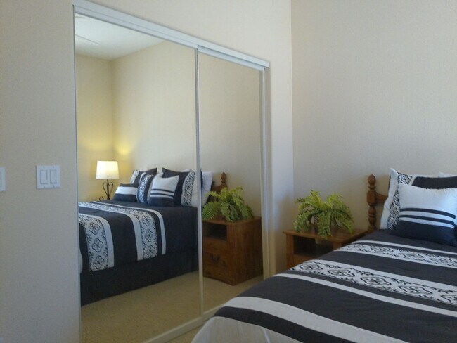 Building Photo - Winter Rental Available October-April 2027