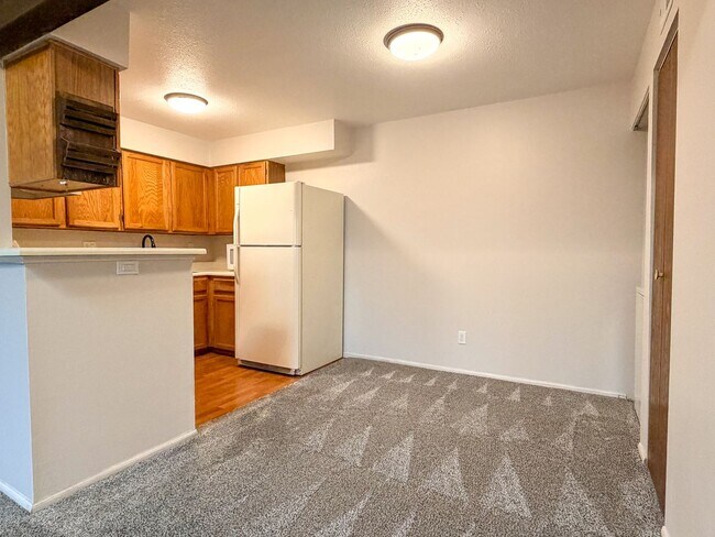 Building Photo - Move-in Incentive!