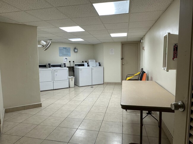 Building Photo - 5961 N Falls Cir Dr