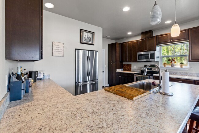 Building Photo - Beautiful & centrally located Whitefish Home