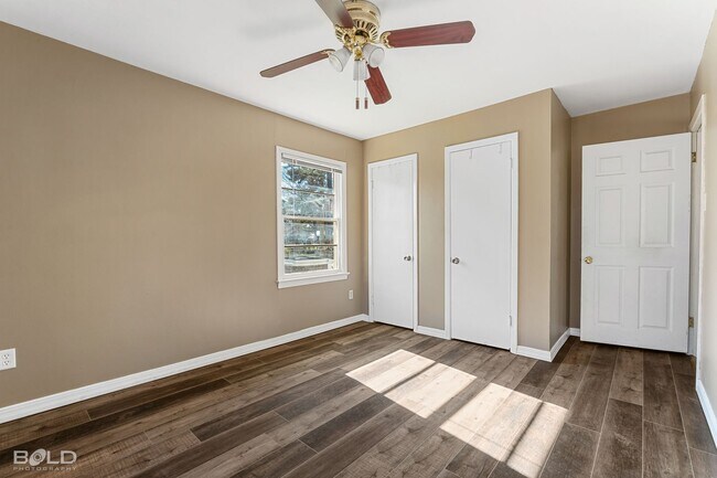 Building Photo - 1009 Dale Dr