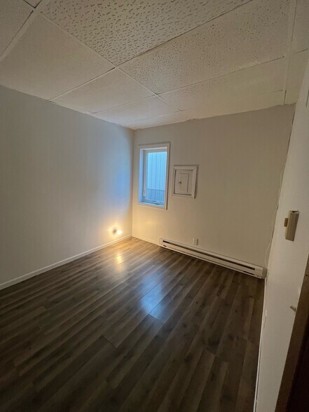 Building Photo - 109 E Main St