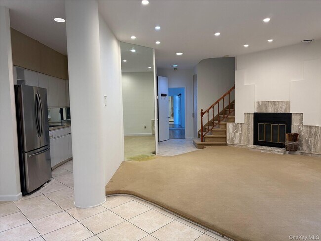 Building Photo - 130 S Middle Neck Rd