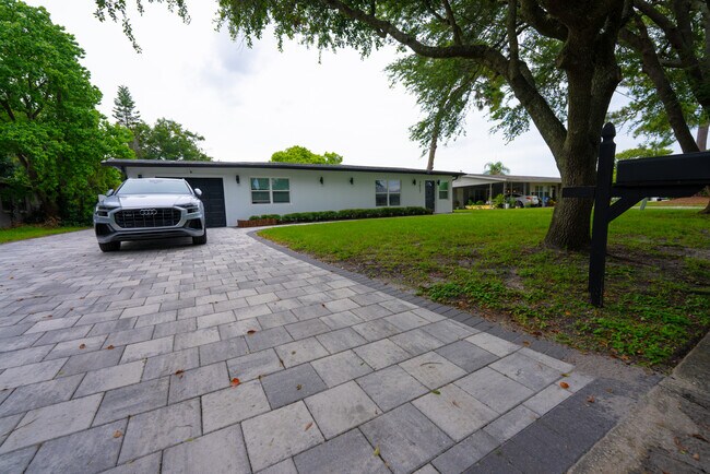 Building Photo - 2627 Ambergate Rd