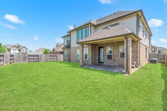 Building Photo - Luxurious House in Sugar Land