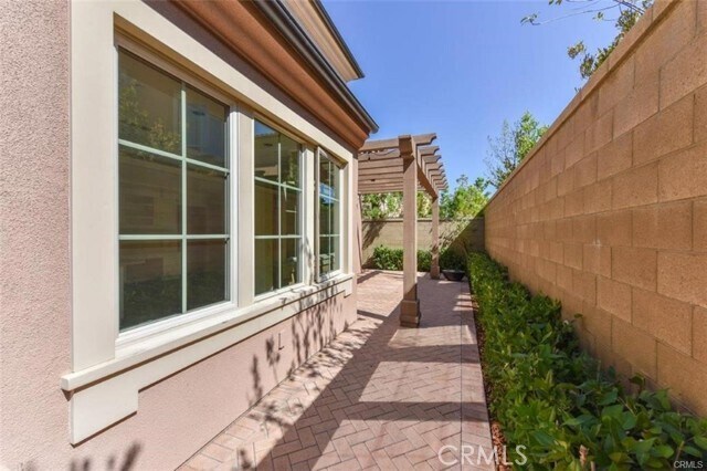 Building Photo - 99 Bianco