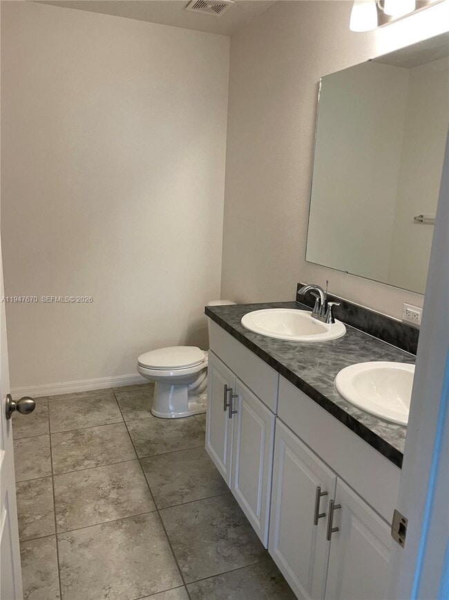 Building Photo - 982 SW Commonwealth Rd