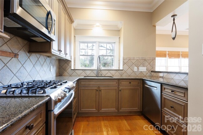 Building Photo - 1031 Oriole St