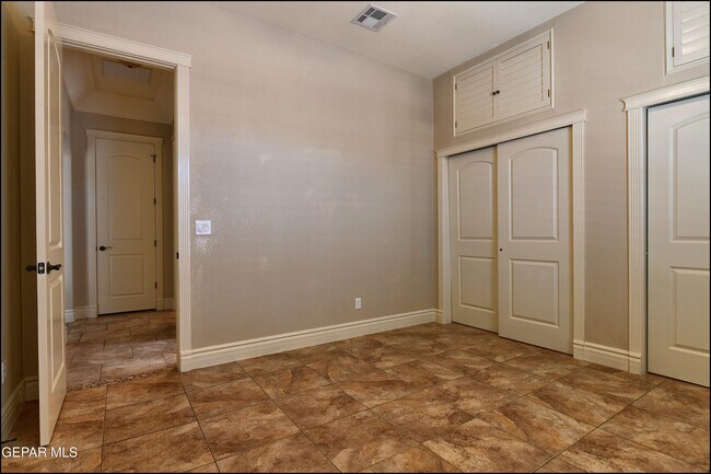 Building Photo - 7379 Black Mesa Dr
