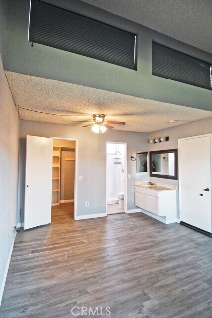 Building Photo - 1097 S Santo Antonio Dr