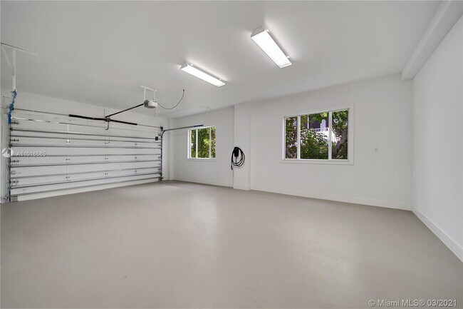 Building Photo - 2 Flamingo Hammock Rd