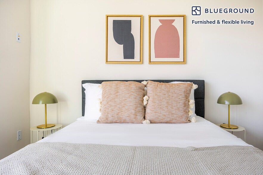 Building Photo - 611 N Virgil Ave