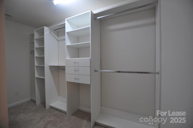 Building Photo - 4923 Sunburst Ln