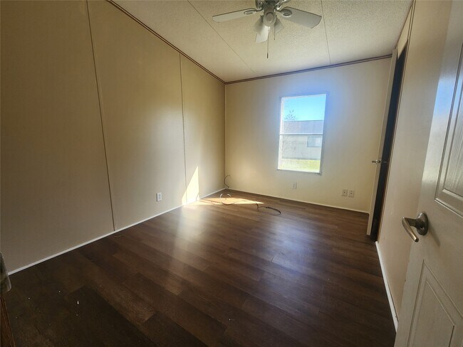 Building Photo - 21337 W Knox Dr