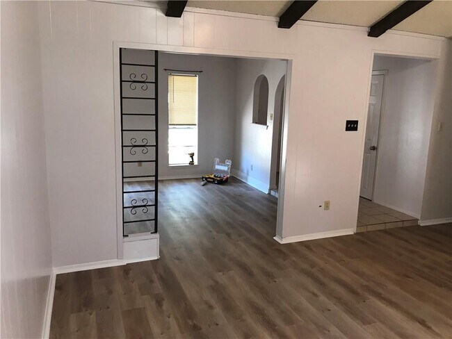 Building Photo - 2600 Greenland Ln