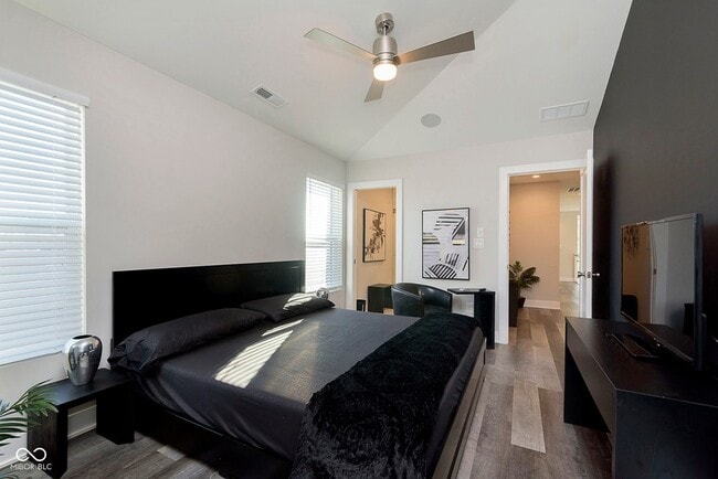 Building Photo - 429 W 86th St