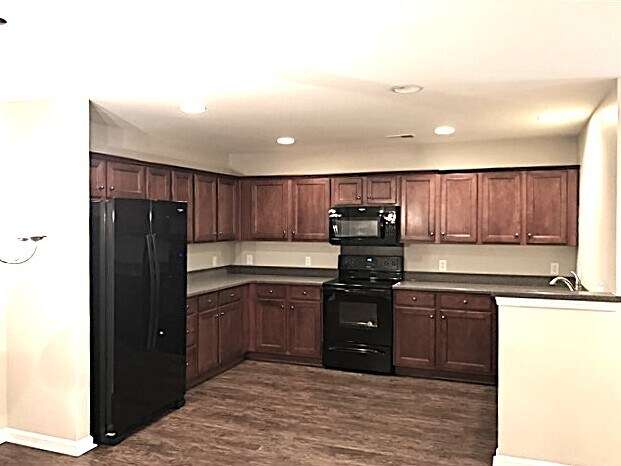 Building Photo - 100 Wildberry Ln