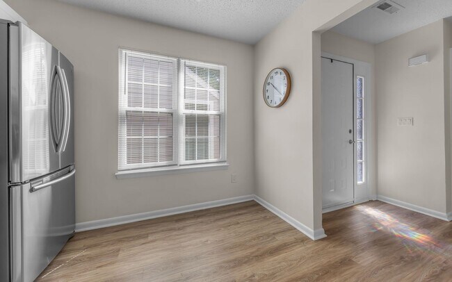Building Photo - READY NOW!! 3-Bedroom Townhome w/Attached Garage! Golf Course Views - Pet Friendly - All Appliances!
